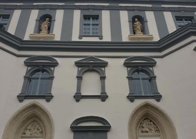 Sopron Szent György Templom homlokzati kőrestaurátor munkái